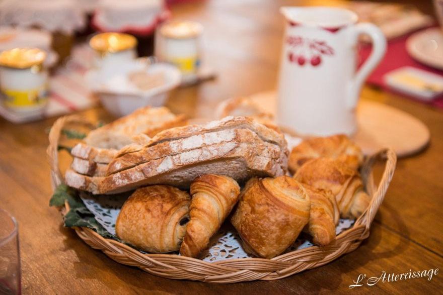 Santes L'Atterrissage Bed & Breakfast エクステリア 写真